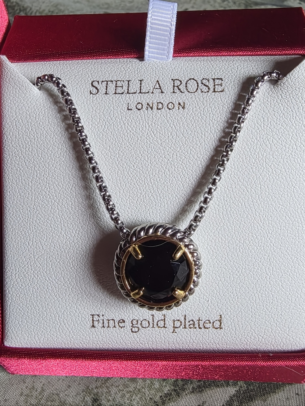Elegant Black Stone Pendant Necklace with Silver Chain - Picture 3 of 3